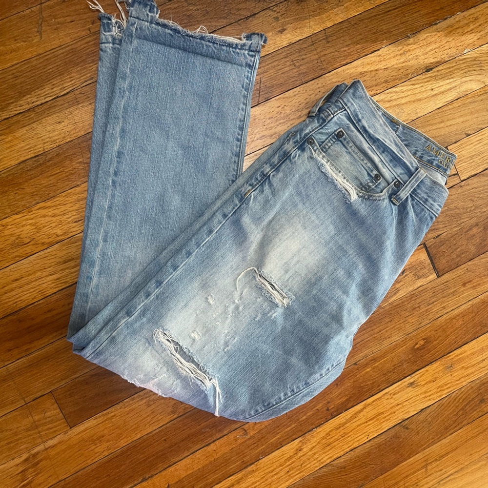 33/30 Men’s American Eagle Blue distressed jeans